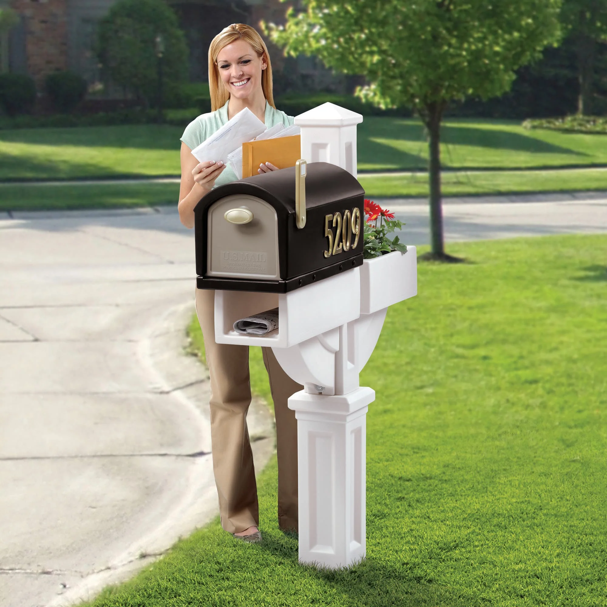 MailMaster™ Hudson Mailbox with Planter™ - Image 2