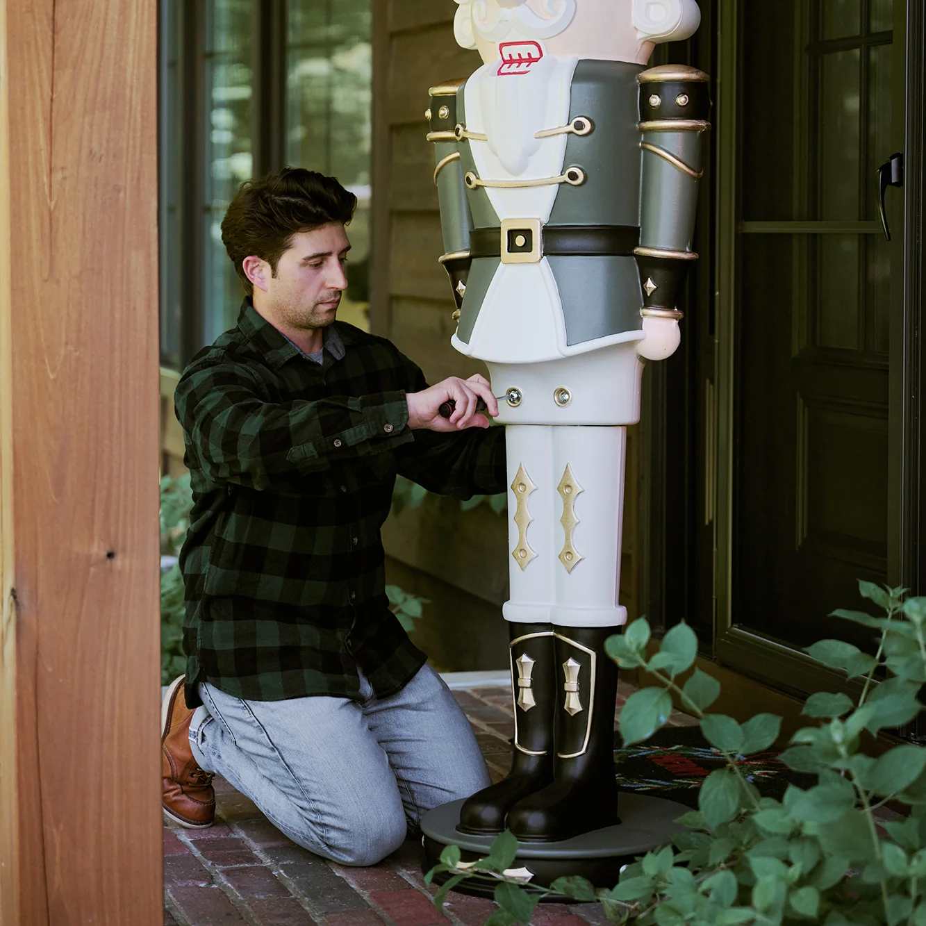 Giant 6ft Paintable Nutcracker Prince - Image 27